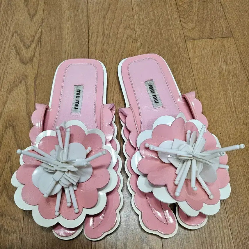 [BUNJANG] Miu Miu Flower Slide Sandals - Size 35 (US 5.5-6) / (정품) 미우미우 플라워 슬리퍼 35사이즈 (여자 신발 샌들)