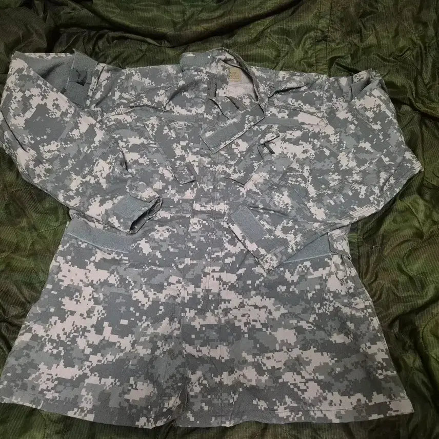 [BUNJANG] ACU Flight Suit Top M-L (105-110) / ACU 비행복 상의 M-L 105~110