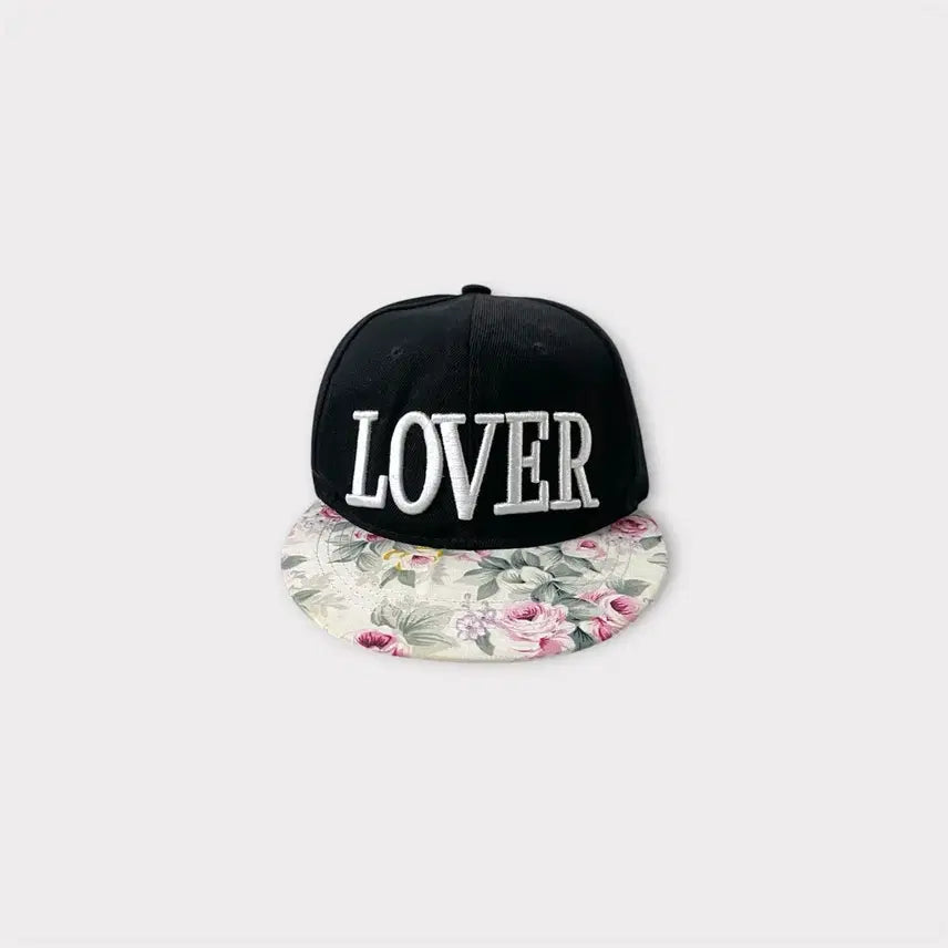 [BUNJANG] LOVER Big Embroidery Flower Brimmed Snapback / LOVER 빅자수 플라워 챙 스냅백 (1827)