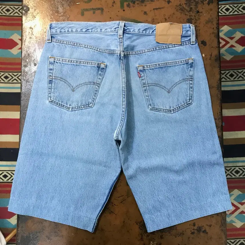 [BUNJANG] Levi's 501 Light Wash Denim Shorts - 90s USA Vintage (Fits 34-35) / 90s USA 리바이스 501 연청 데님 숏 팬츠 청바지 허리 34 35
