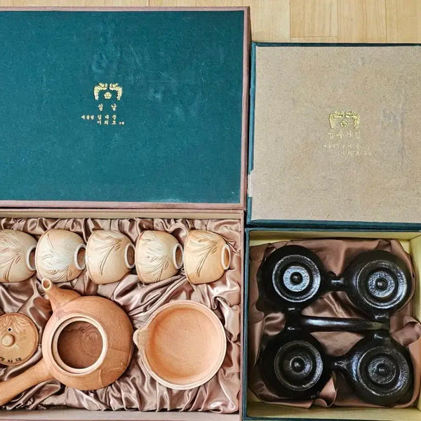 [BUNJANG] Kim Dae-jung Presidential Era Hwangto Tea Set & Onggi Spice Jar Set / 청와대 김대중대통령 황토다기세트와 옹기양념단지 판매합니다.