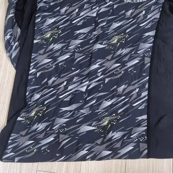 [BUNJANG] The North Face Black Pattern Long Sleeve Rash Guard - Size 90 / 노스페이스 블랙 래쉬가드90사이즈