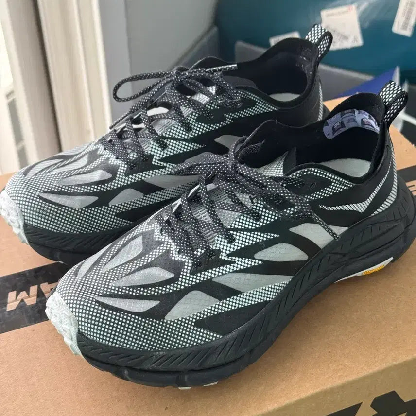 [BUNJANG] Hoka Mafate Speed 4 Light TS Running Shoes Black/White / 호카 마파테 스피드 4 라이트 ts 블랙화이트 235