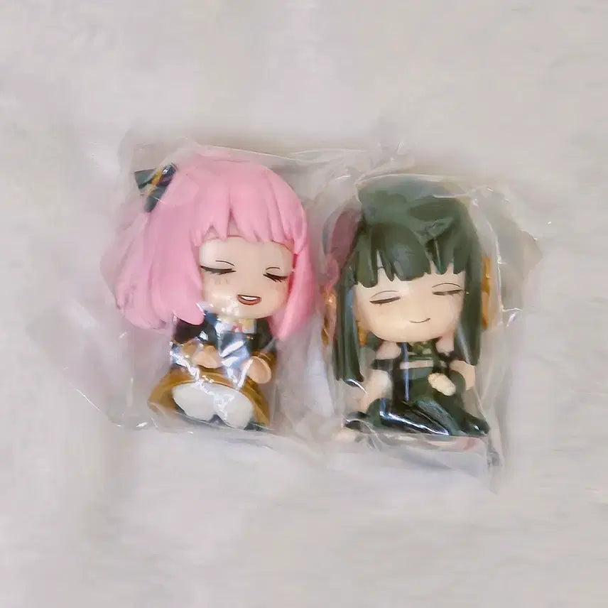 [BUNJANG] Spy x Family Anya & Yor Shoulder Perching Gacha Figures Set / 스파이 패밀리 어깨쿵 아냐, 요르 가챠 피규어