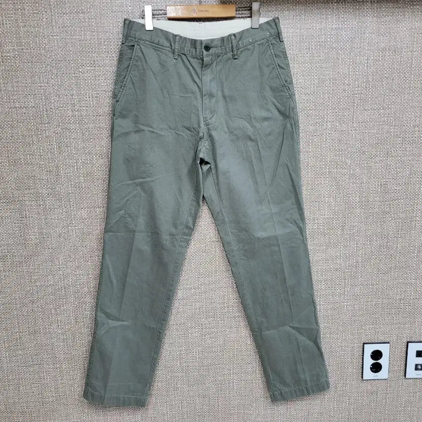 [BUNJANG] Uniqlo 32-inch Chino Pants / 32인치 유니클로 면바지 치노팬츠