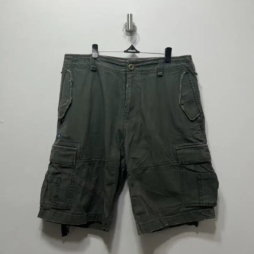 [BUNJANG] Levi's Men's Khaki Cargo Shorts Size 34 / 리바이스 남성 카키색 카고 반바지 34사이즈