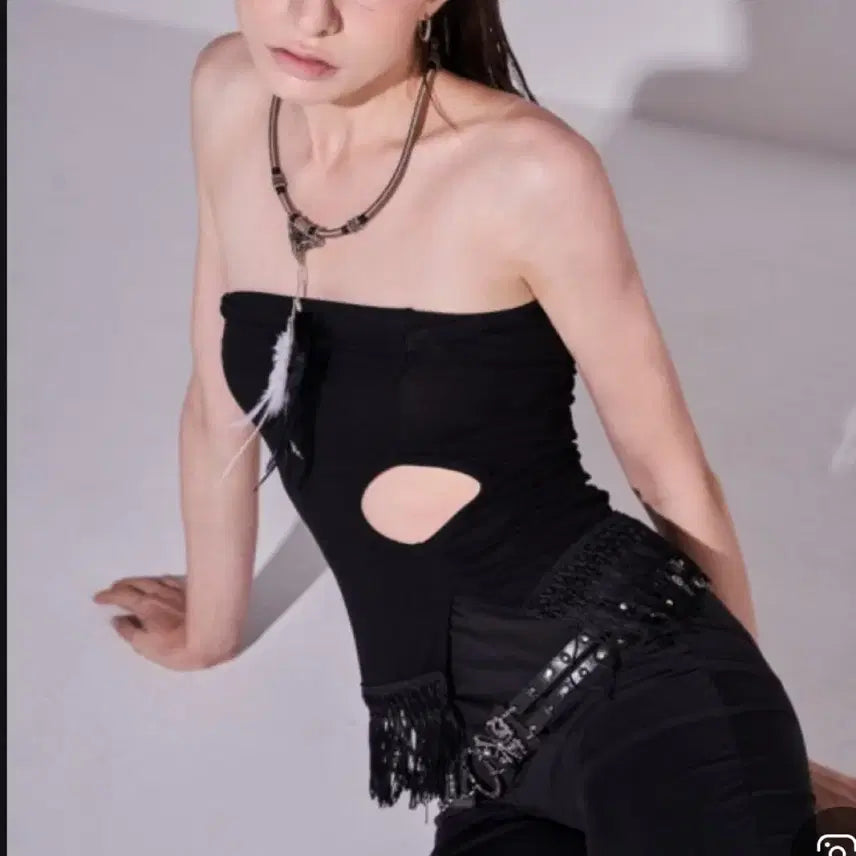 [BUNJANG] Unhee Cut Out Fringe Tube Top / 언헤이 cut out fringe tube top