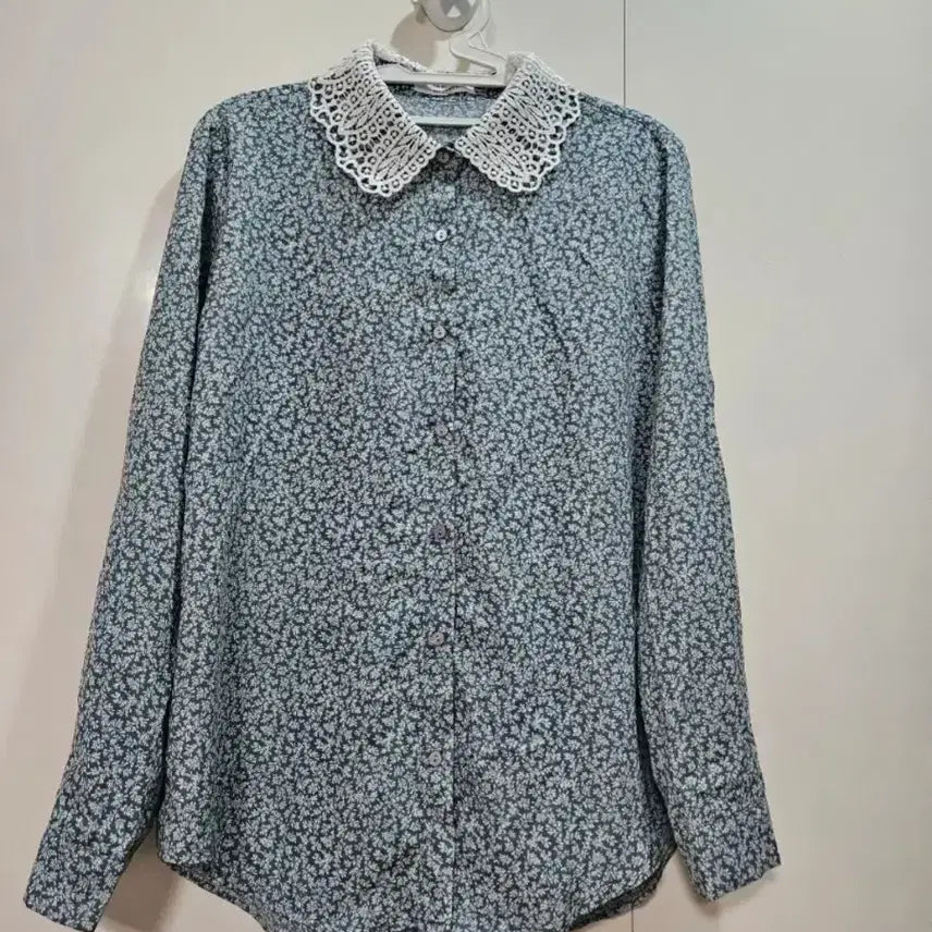 [BUNJANG] Flower Lace Collar Shirt Blouse / 플라워 레이스 카라 셔츠 블라우스