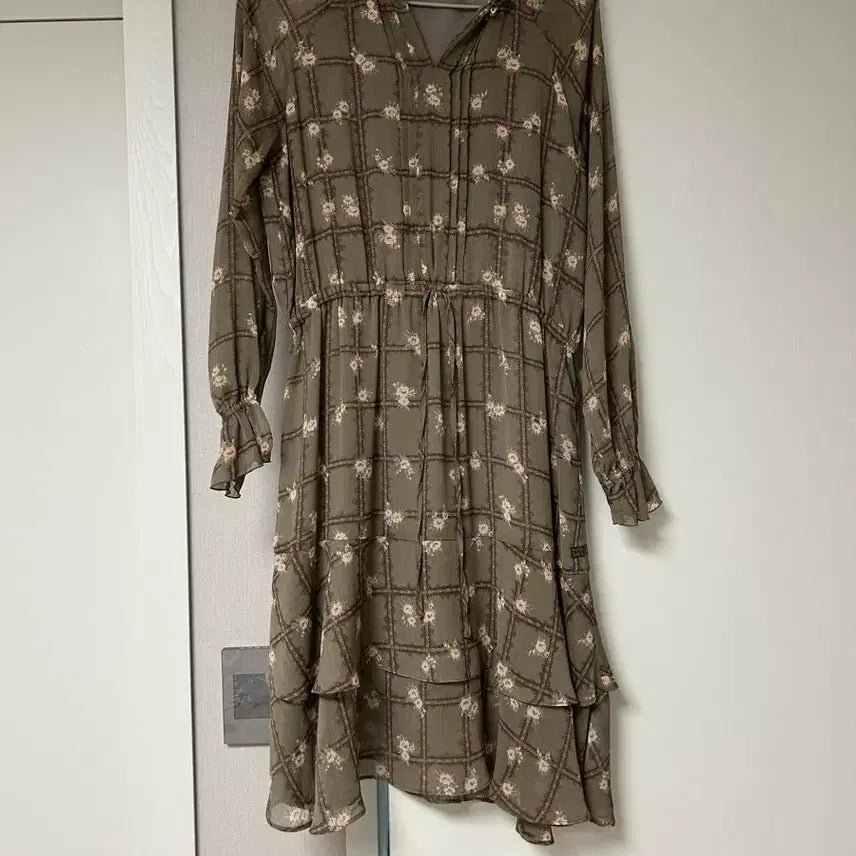 [BUNJANG] Thursday Island Floral Midi Dress / 써스데이아일랜드