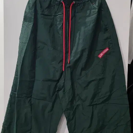 [BUNJANG] EAS Fashion Unisex Green Training Pants / EAS FASHION 녹색 팬츠(남녀공용)