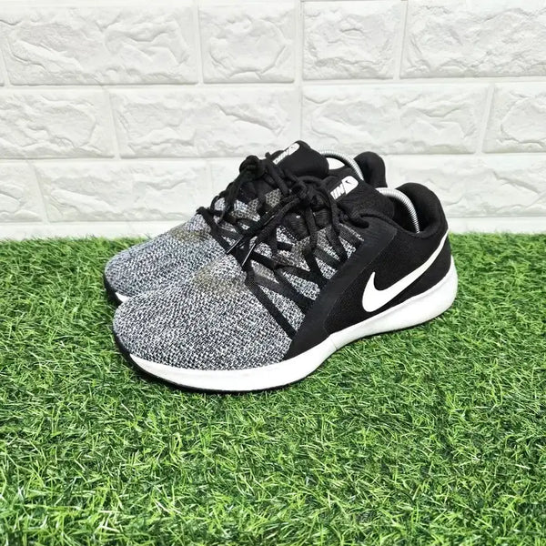 [BUNJANG] Nike Varsity Complete Trainer Sneakers Size 285 / 나이키 285 바시티 컴플리트 트레이너 운동화