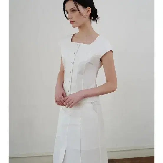 [BUNJANG] Ourcosmos Square Neck Blouse Vest Sleeveless / 아워코모스 스퀘어넥 블라우스 베스트 슬리브리스