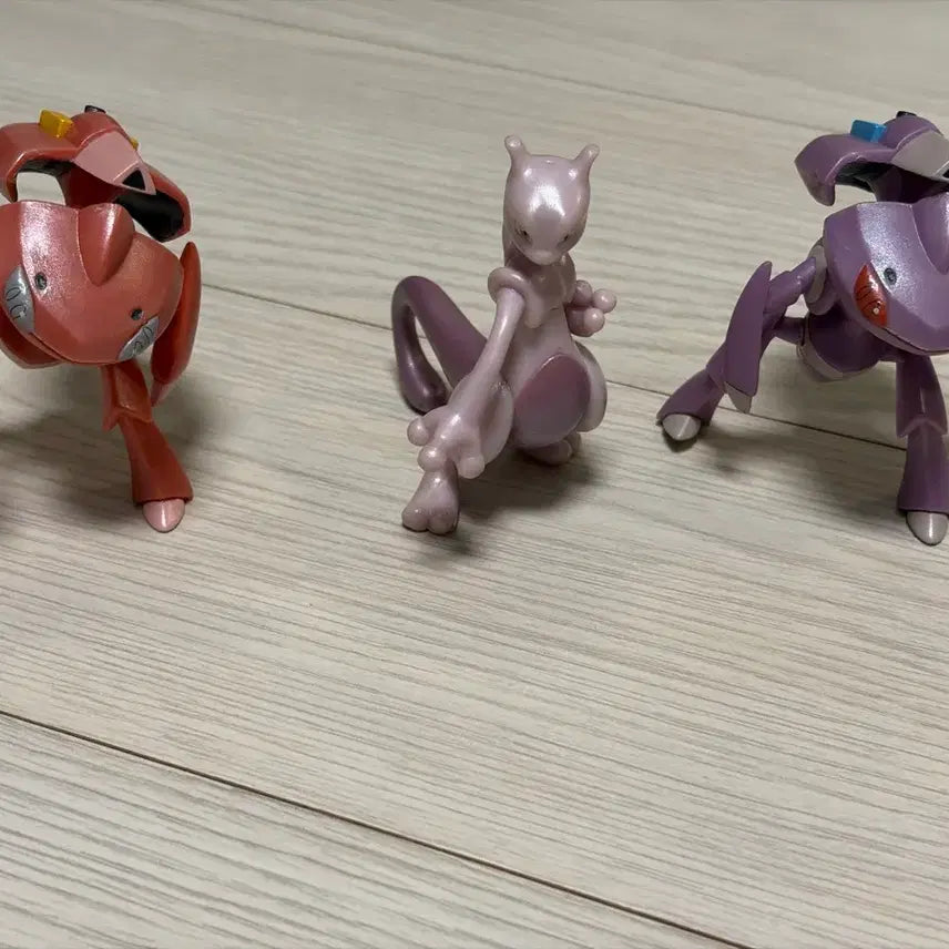 [BUNJANG] Pokemon Genesect and Mewtwo Figure Set / 포켓몬 피규어 게논세크트. 뮤츠 세트