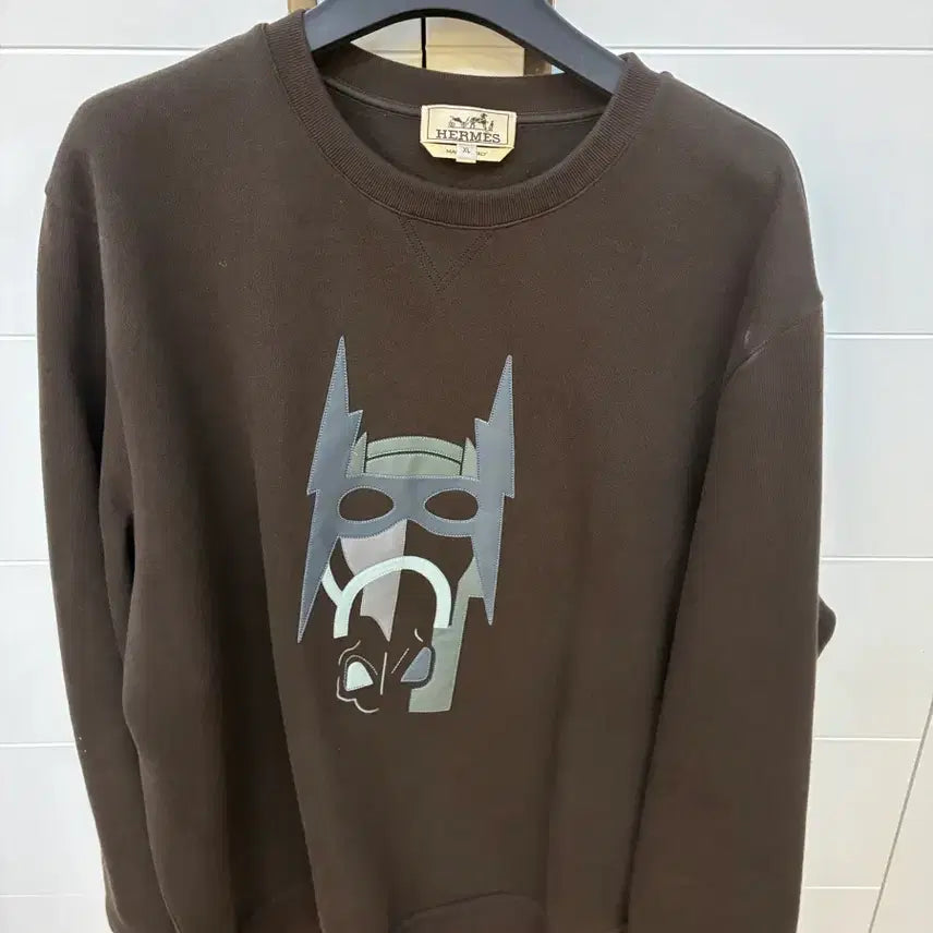 [BUNJANG] Hermes Graphic Print Leather Patch Crewneck Sweatshirt XL / 에르메스 그래픽 프린트 가죽 패치 맨투맨XL