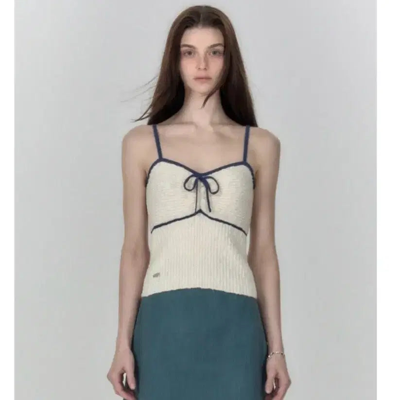 [BUNJANG] Avie Mua Sleeveless Knit Top Red / 아비에무아 슬리브리스 니트 탑 레드입니다 레드