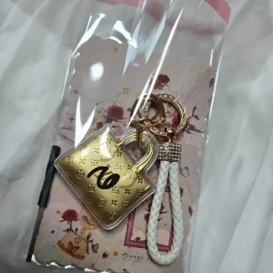 [BUNJANG] Gold Plated Car Keychain / 금도금  자동차 키링
