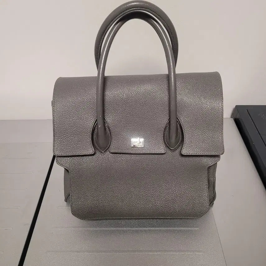 [BUNJANG] Time Postmodern Grey Leather Tote Bag / 타임 그레이 토트백