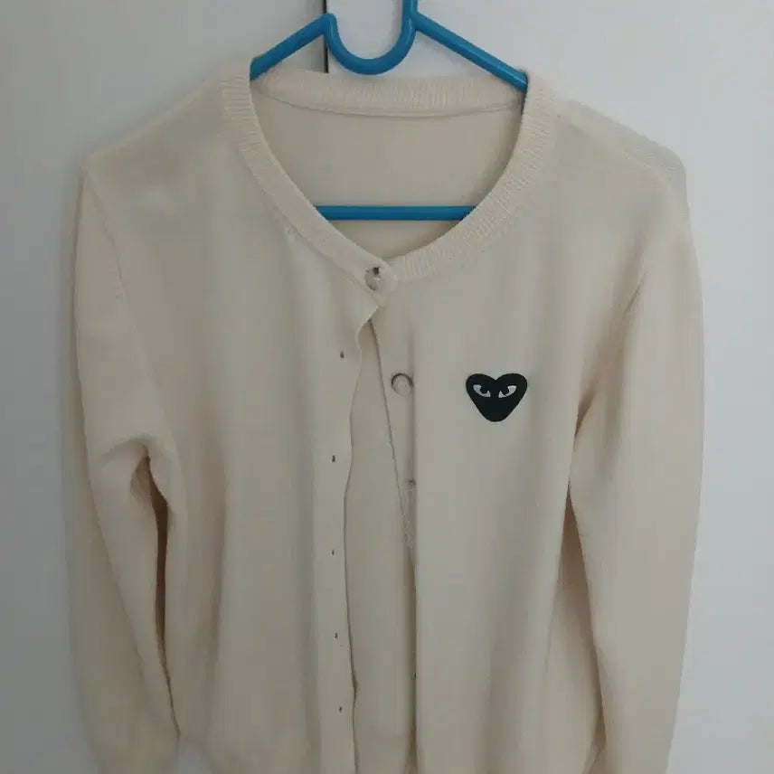 [BUNJANG] Comme des Garçons Ivory Cardigan Heart Appliqué / 꼼데가르송 아이보리 가디건 하트 와펜