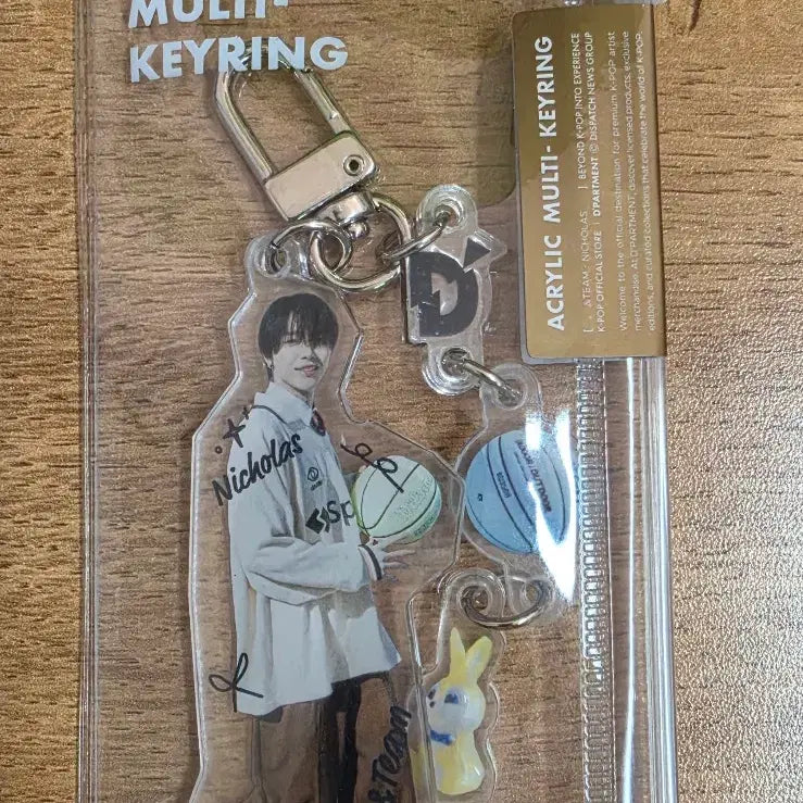 [BUNJANG] &TEAM Nicholas Acrylic Keyring / &TEAM 앤팀 - 니콜라스 아크릴 키링