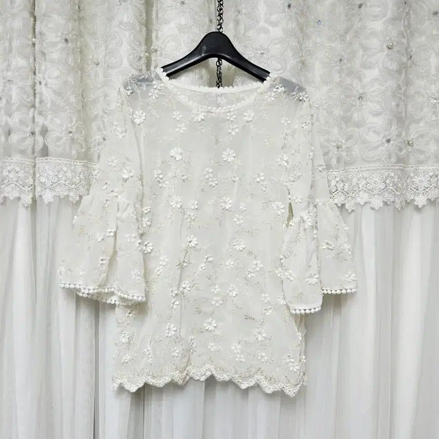 [BUNJANG] Embroidered Lace See-Through Blouse / 자수레이스 시스루 블라우스