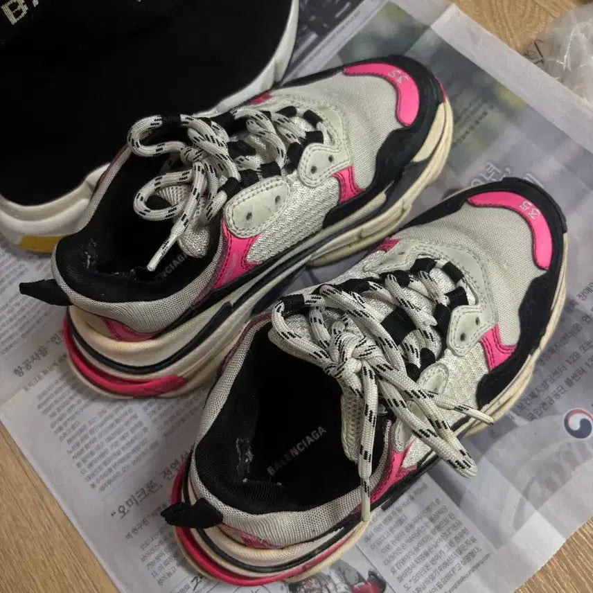 [BUNJANG] Balenciaga Triple S Pink & Green Sneakers / 발렌시아가 트리플S 핑검