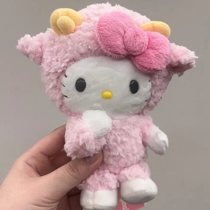 [BUNJANG] Sanrio Hello Kitty Zodiac Year of the Sheep Mascot Plush / 마지막 할인! 고전 산리오 헬로키티 십이간지 양 마스코트 인형