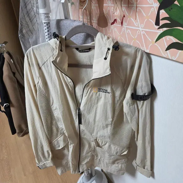 [BUNJANG] National Geographic Windbreaker Jacket / 네셔널지오그래픽 바람막이