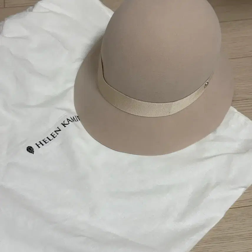 [BUNJANG] HELEN KAMINSKI ETA Ecru Cloche Bucket Hat / 헬렌카민스키 에타 에크루 클로슈 버킷햇
