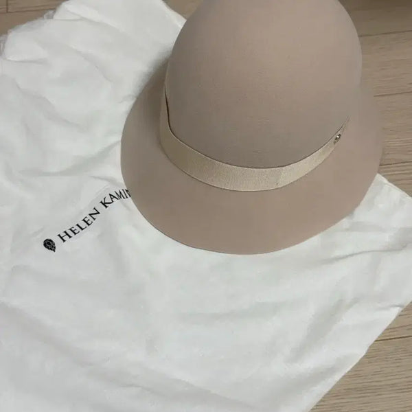 [BUNJANG] HELEN KAMINSKI ETA Ecru Cloche Bucket Hat / 헬렌카민스키 에타 에크루 클로슈 버킷햇
