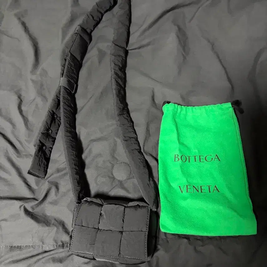 [BUNJANG] Bottega Veneta Cassette Bag Mini Padded / 보테가베네타 카세트백 미니 패디드 (패딩)