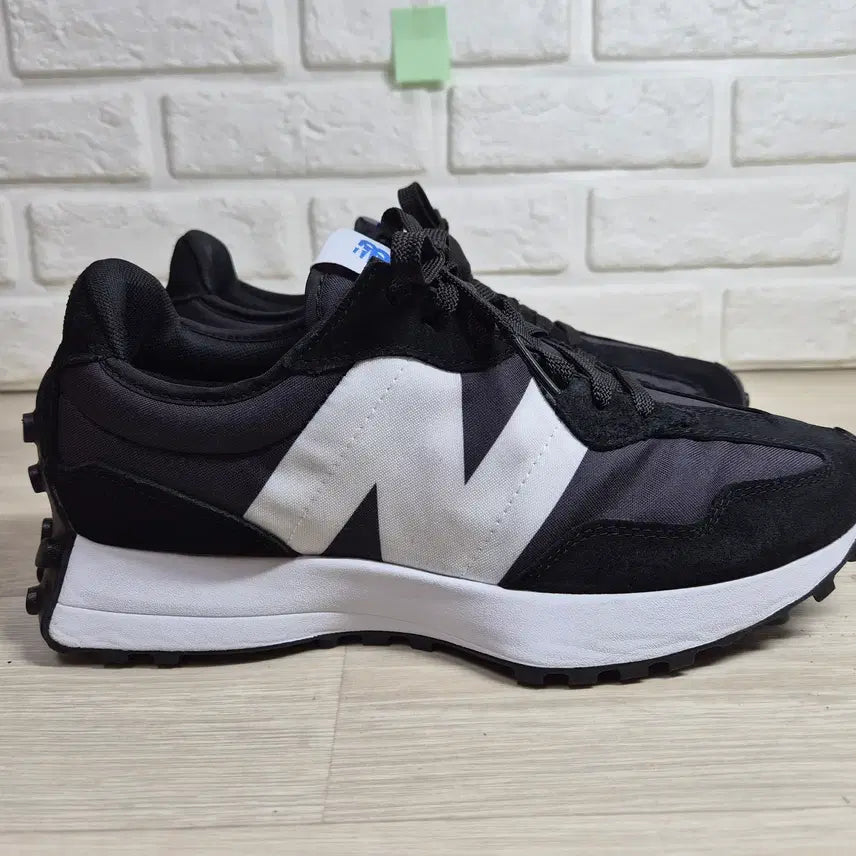 [BUNJANG] New Balance 327 Sneakers Black and White 270mm / 뉴발란스 327 검흰 스니커즈 270mm