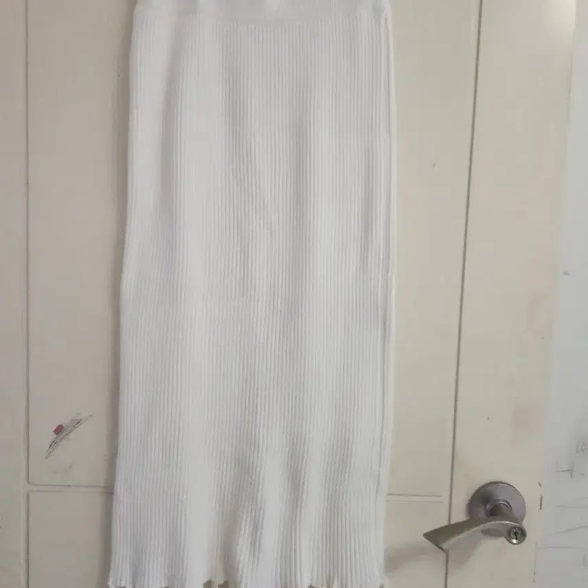 [BUNJANG] White Knit Long Skirt with Tassel Hem / 화이트 니트 롱 스커트