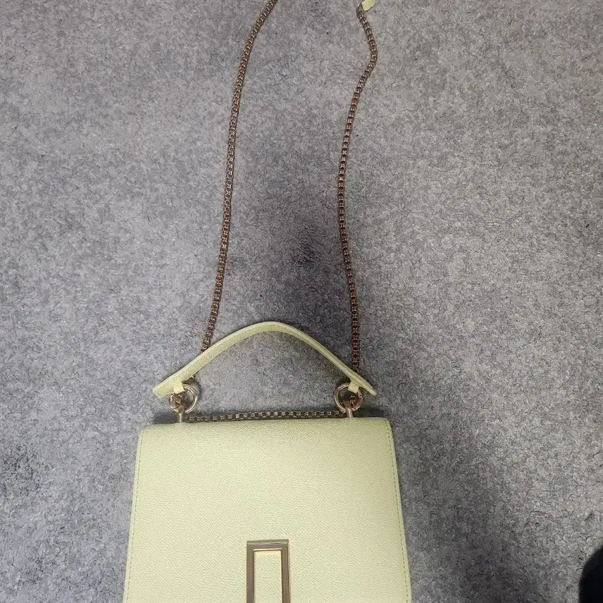 [BUNJANG] Couronne Yellow Chain Mini Shoulder Bag Crossbody / 미사용 // 쿠론 옐로우 체인 미니숄더백 크로스백