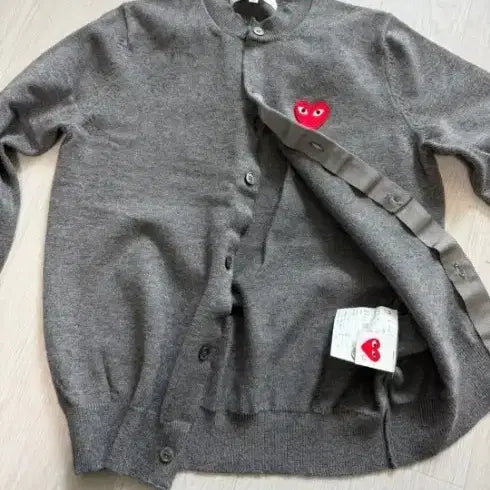 [BUNJANG] Comme des Garçons Grey Cardigan Heart Appliqué / 이번주특가꼼데가르송 그레이 가디건 하트 와펜