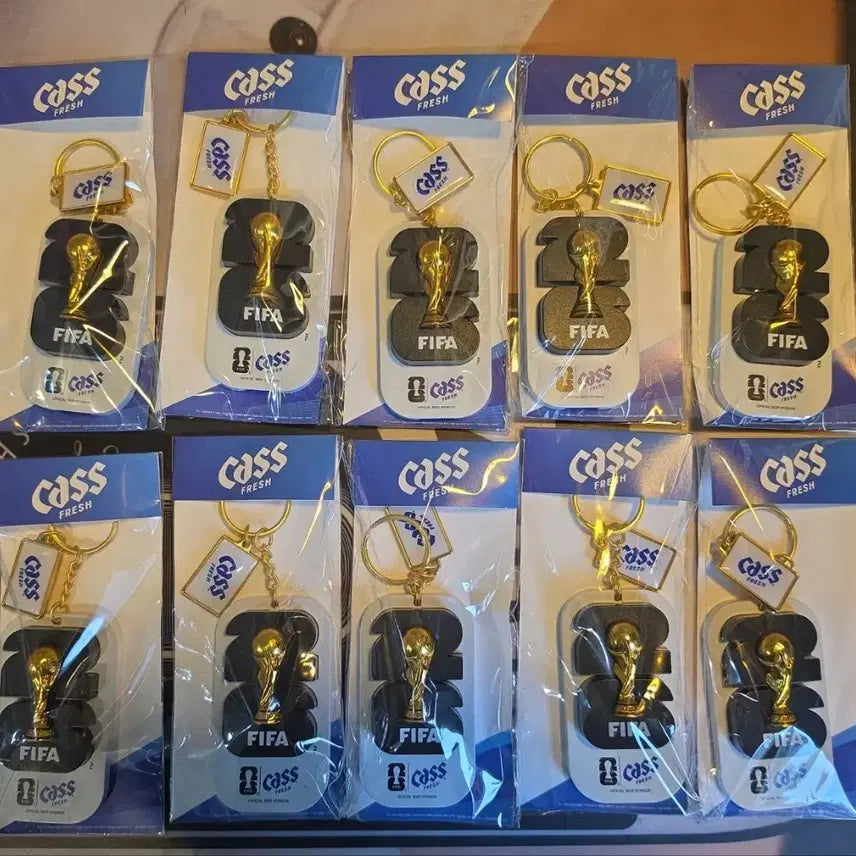 [BUNJANG] Cass FIFA World Cup Trophy Keyring Bottle Opener / 카스 FIFA 월드컵 트로피 키링 오프너 병따개