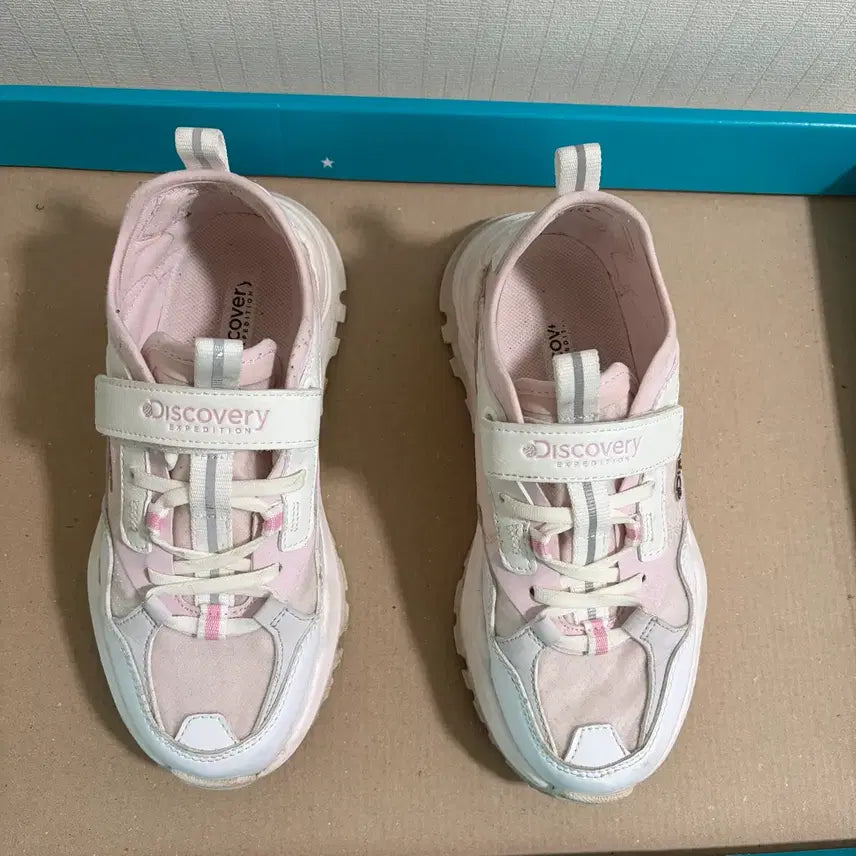 [BUNJANG] Discovery Pink Velcro Sneakers - Size 220 / 디스커버리 핑크 운동화 찍찍이 220