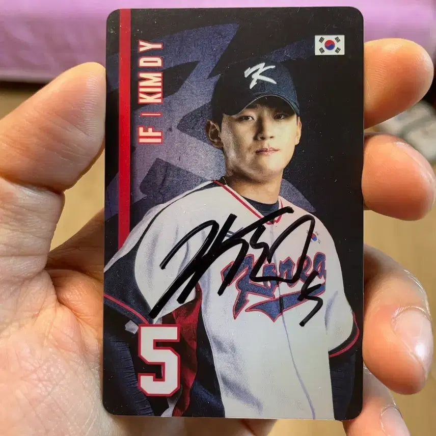 [BUNJANG] Kia Kim Do-young Signed National Team Photocard (Holo) / 기아 김도영 친필 싸인 국대 카드