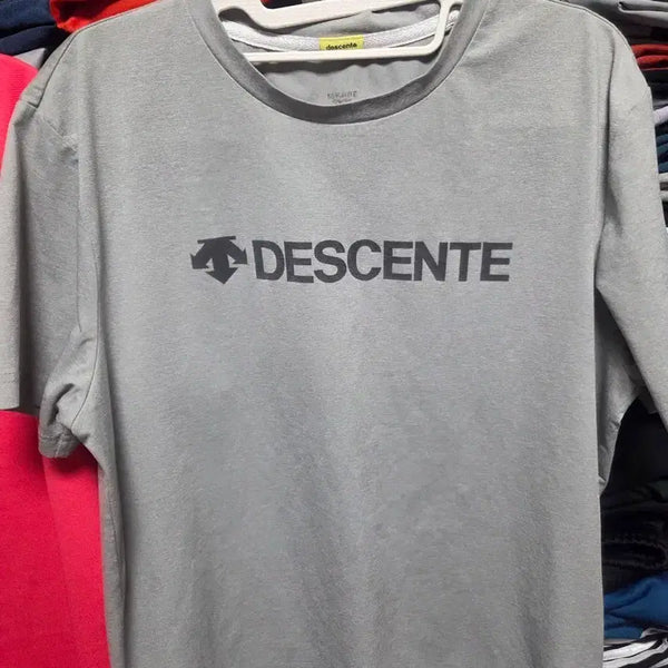 [BUNJANG] Descente Gray Short-Sleeve T-Shirt Size 105 / 데상트 회색 반팔 티셔츠 105