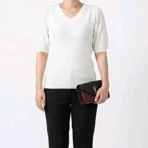 [BUNJANG] S.LRIAHH Women's V-Neck Short-Sleeve Knit Top (Size 66) / 새제품 S.LRIAHH 66사이즈 여성 브이넥 반팔 니트