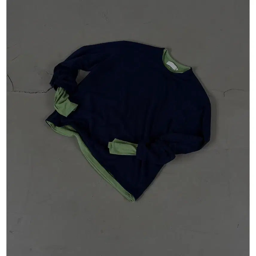 [BUNJANG] Roain Layered T-Shirts (2-Piece Bundle Set) - Green (L), Navy (M) / 로아인 레이어드 티셔츠 2장 일괄판매