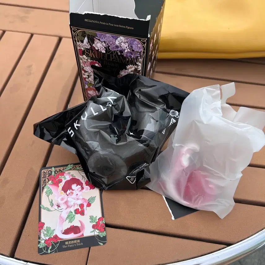 [BUNJANG] Pop Mart Skullpanda Act 4 "Petals" Figure (Sealed, Full Box) / 미개봉  풀박 정품 팝마트 스컬판다 꽃잎의 4막 피규어