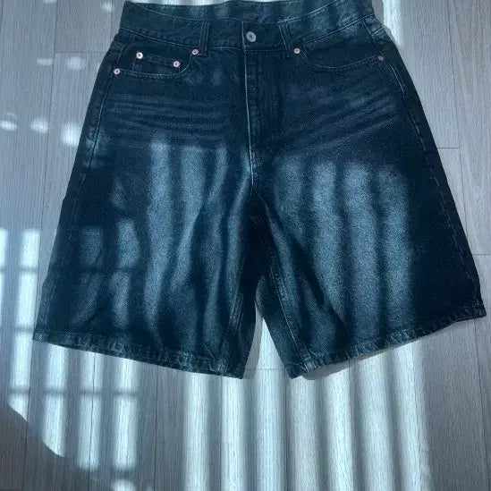 [BUNJANG] Uniform Bridge Black Washed Denim Shorts M / 유니폼 브릿지 데님 쇼츠 블랙워시드 M