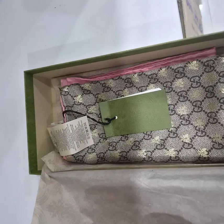 [BUNJANG] Gucci GG Bee Print Scarf / 구찌 GG 꿀벌 프린트 스카프