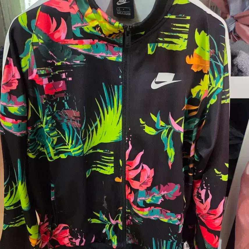 [BUNJANG] Nike Neon Floral Pattern Track Top Zip-Up Jacket (L) / [흡연X]나이키 트랙탑 집업 블랙 네온 플로럴 패턴 (L) / 져지