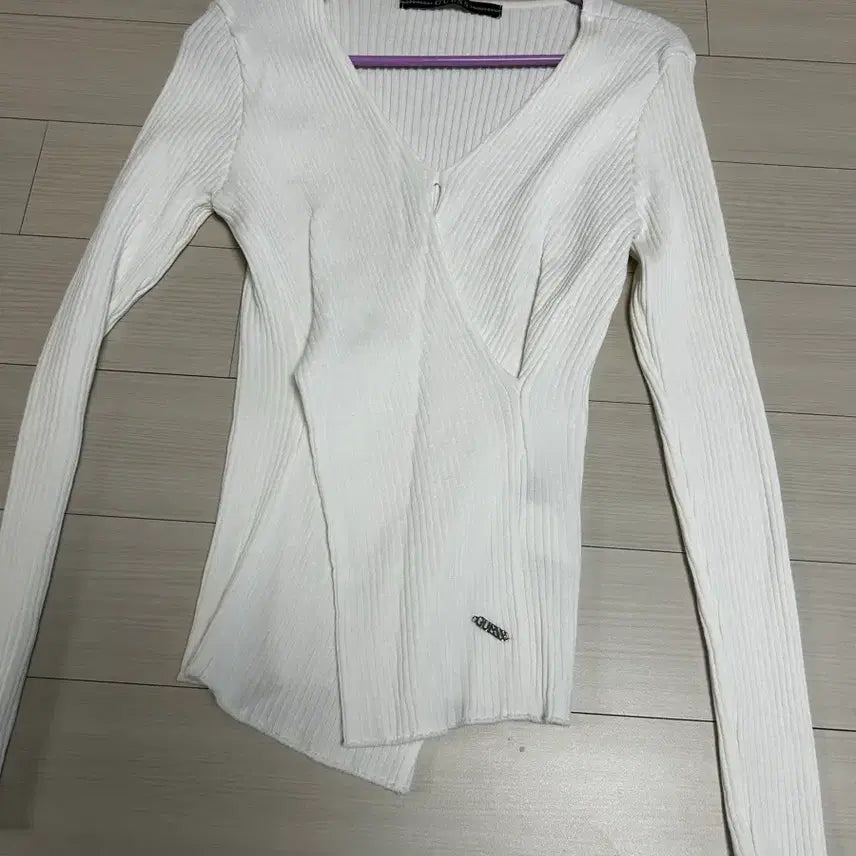 [BUNJANG] Guess White Wrap Style Ribbed Knit / Guess 화이트 랩 스타일 골지 니트