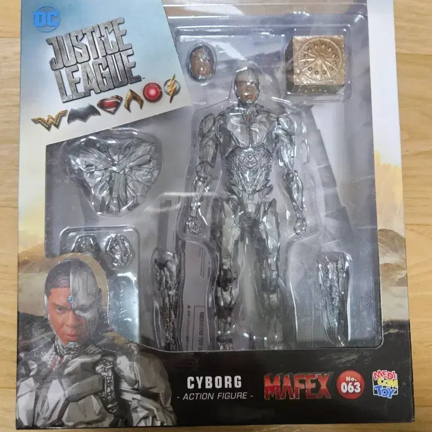 [BUNJANG] MAFEX Cyborg Action Figure (Justice League Version) / 마펙스 사이보그 판매합니다.