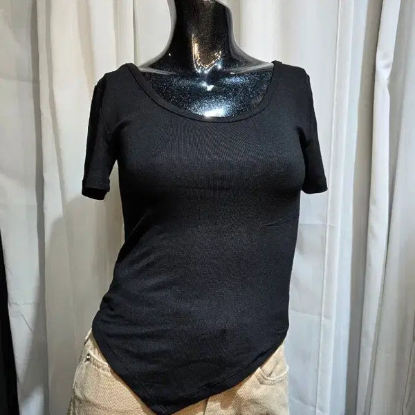 [BUNJANG] Black Short Sleeve T-Shirt with Asymmetrical Hem / 밑단 포인트 블랙 반팔
