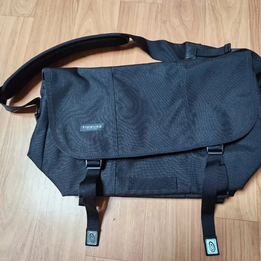 [BUNJANG] Timbuk2 Classic Messenger Bag - Black, Medium / 팀벅2 클래식 메신저백 블랙 M