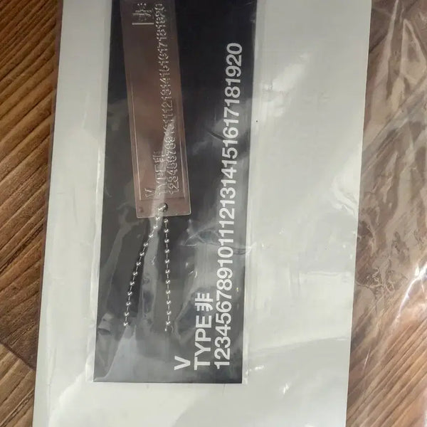 [BUNJANG] BTS V Photo Exhibition Type B Metal Keychain + Digital Code / 뷔, 사진전 TYPE 비 메탈키링+디지털코드