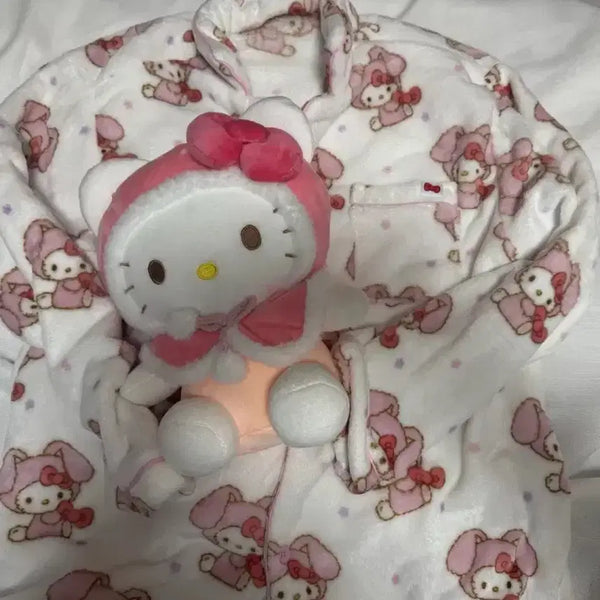 [BUNJANG] Sanrio Hello Kitty x SPAO Sleepwear Top (XL) & Hello Kitty Plush Doll / 판매) 팬싸템 산리오 헬로키티 스파오 수면 잠옷 상의 XL+헬로키티 인형